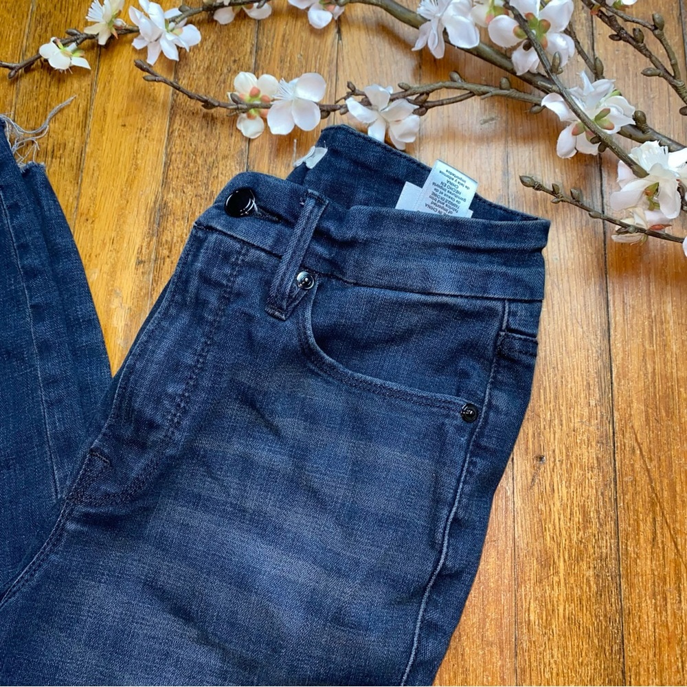 Good American Good Waist #37 Crop Raw Hem Jeans SZ 4 / 27 - Picture 3 of 8
